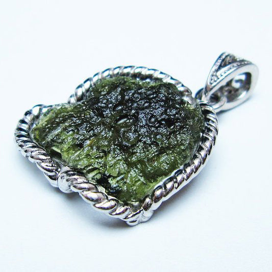 モルダバイト ペンダント 原石 ペンダントトップ 199-408