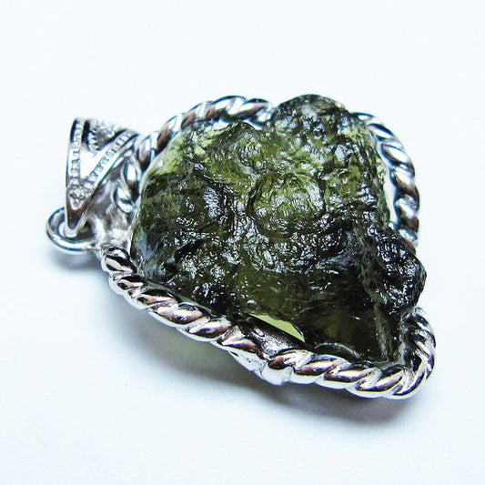 モルダバイト ペンダント 原石 ペンダントトップ 199-409