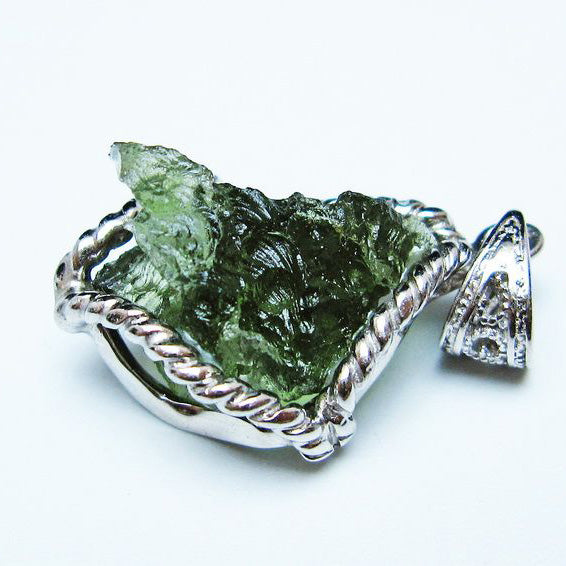 モルダバイト ペンダント 原石 ペンダントトップ 199-411