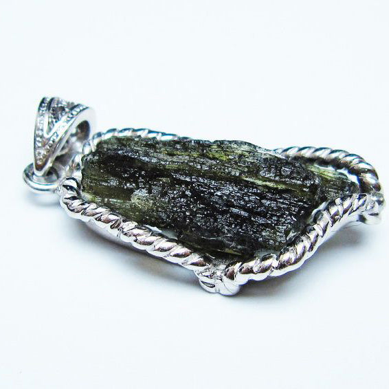 モルダバイト ペンダント 原石 ペンダントトップ 199-417