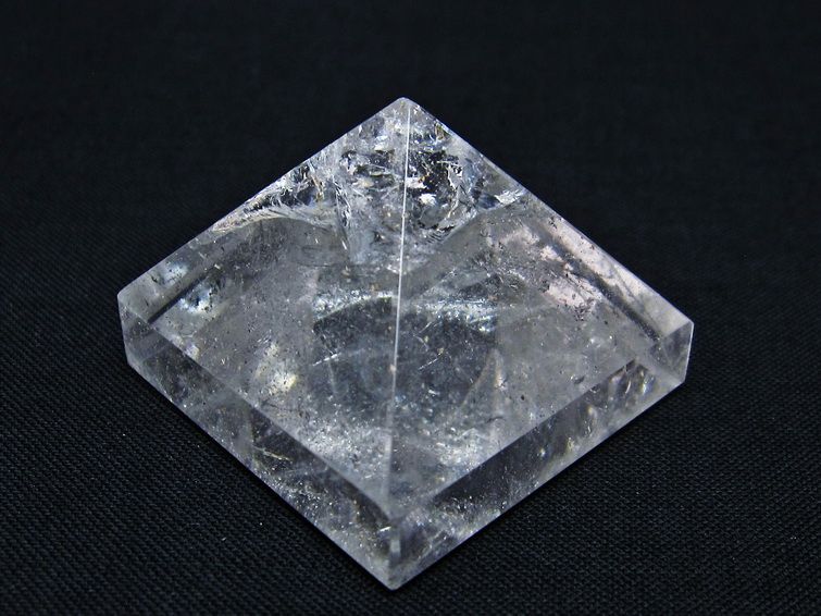 水晶 ピラミッド置物 虹入り 一点物 145-1024