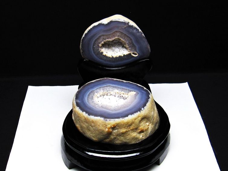 1.4Kg トレジャーメノウ 原石 置物 ジオード 風水 開運 台座付属