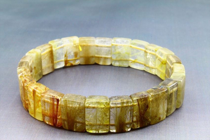 ゴールドタイチンルチルクォーツ バングル  一点物 111-129