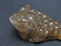 金針ルチル 金蟾 置物 手彫り 彫刻品 キンセン ルチルクォーツ 原石 一点物  144-86