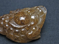 金針ルチル 金蟾 置物 手彫り 彫刻品 キンセン ルチルクォーツ 原石 一点物  144-89