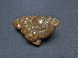 金針ルチル 金蟾 置物 手彫り 彫刻品 キンセン ルチルクォーツ 原石 一点物  144-99