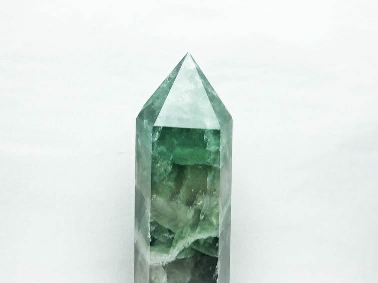 1.7Kg フローライト 原石 蛍石 六角柱 台座付属 一点物 152-1368