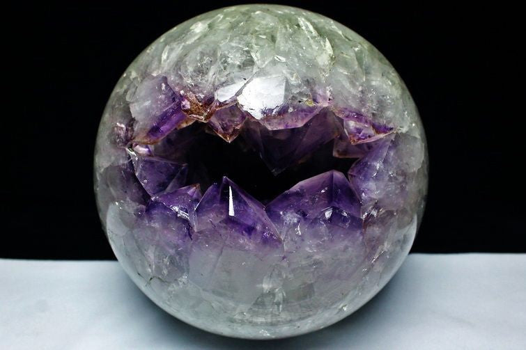 11.1Kg アメジスト 紫水晶 笑口丸玉 Amethyst ブラジル産 ルチルクォーツ入り 台座付属  一点物 161-28