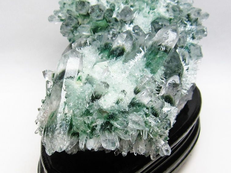 1.3Kg 緑水晶 クラスター  一点物 182-80